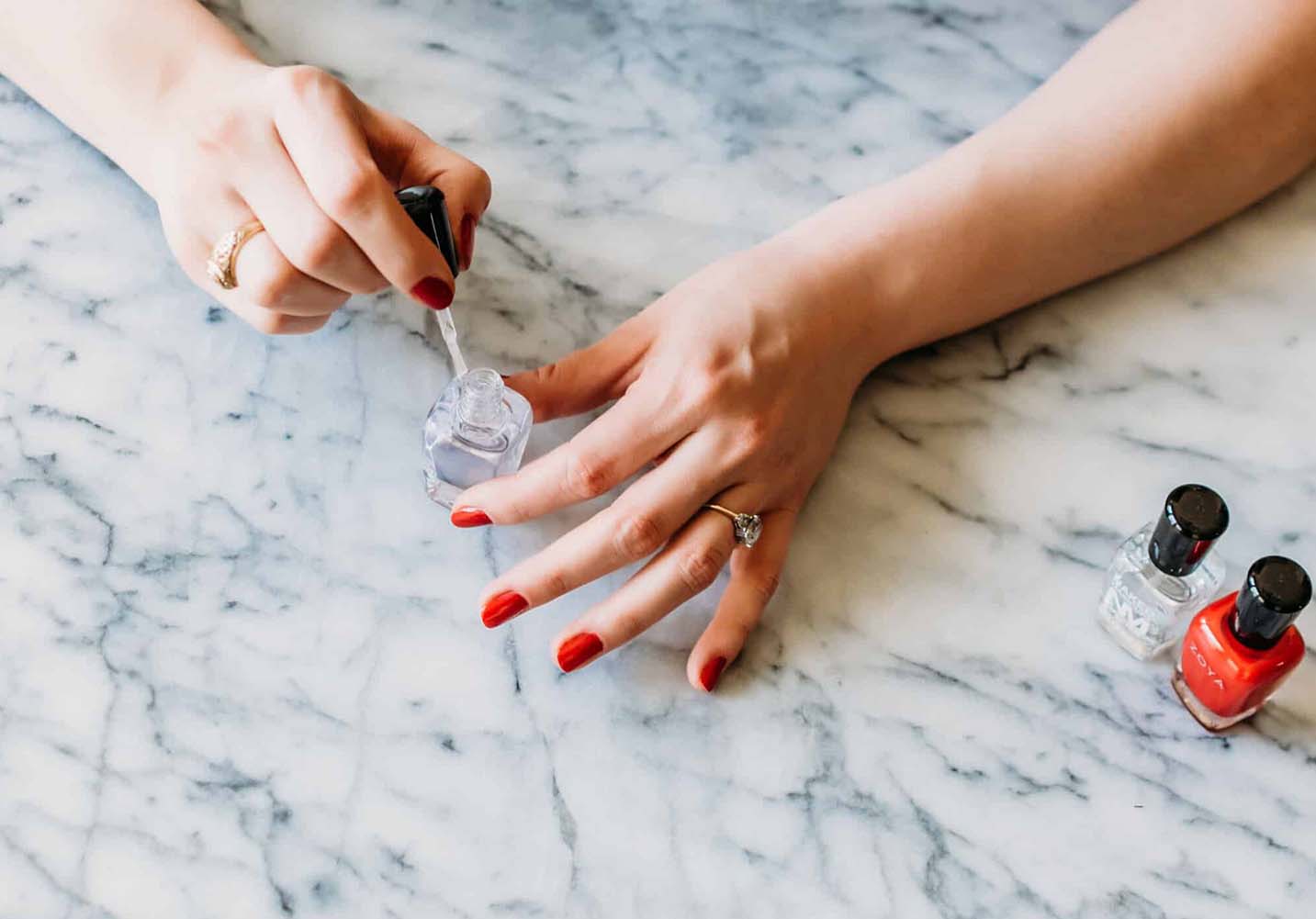 L&rsquo;Éclat des Ongles : Une Exploration Dans l&rsquo;Art du Vernis à Ongles